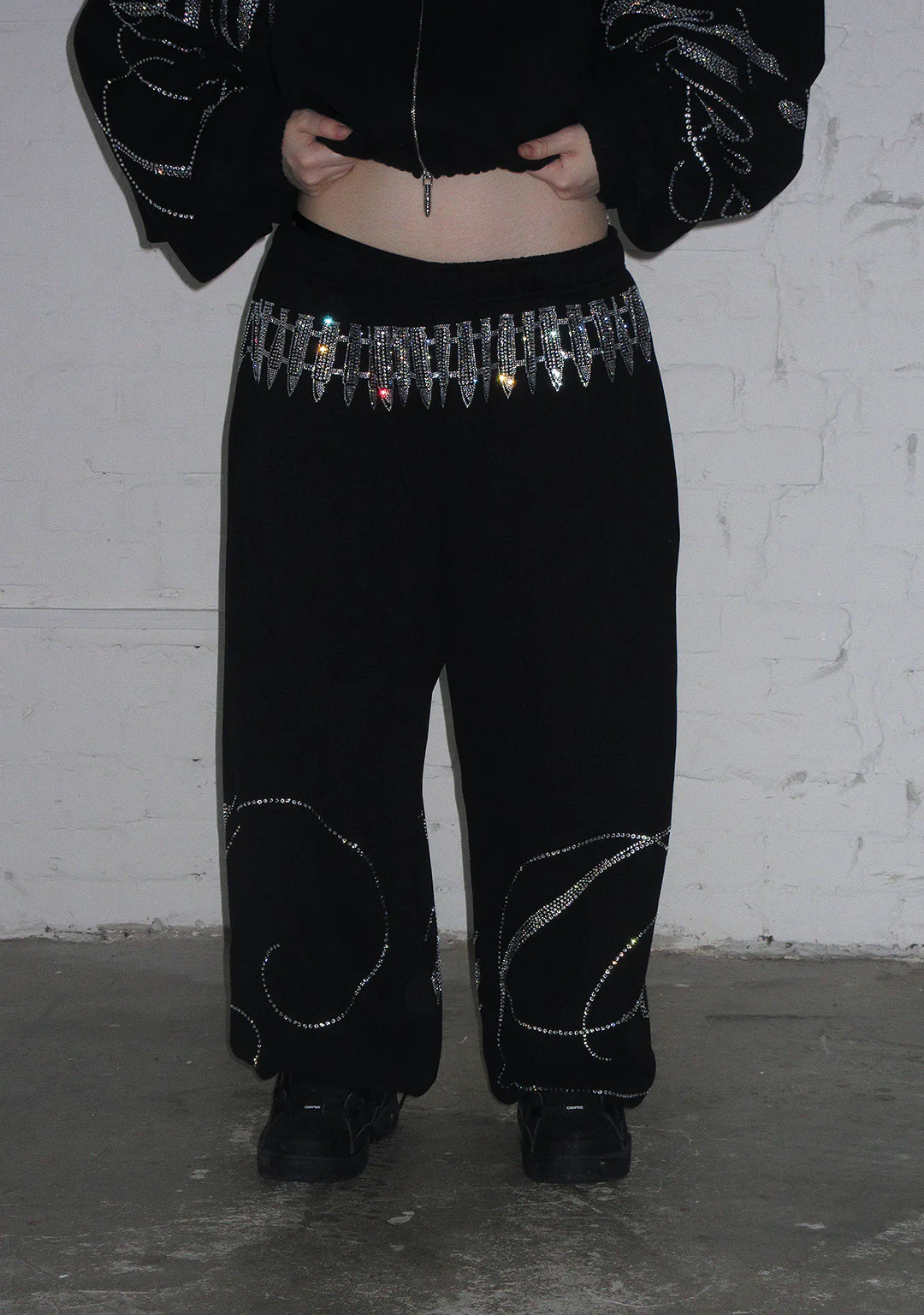 ENEMY RHINESTONE SWEATPANTS BLACK - Image 2