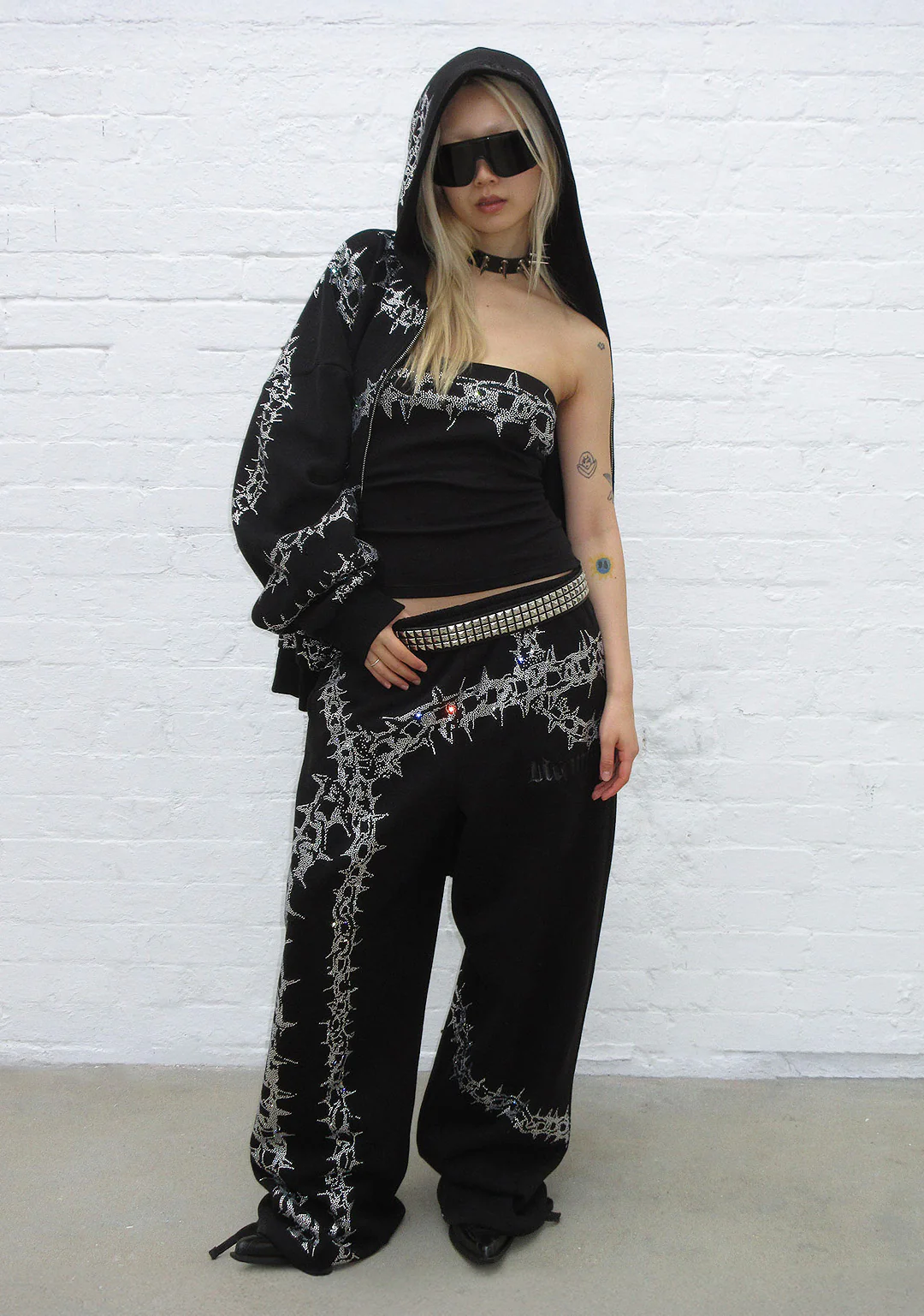 OMEN RHINESTONE OVERSIZED SWEATPANTS BLACK - Image 2