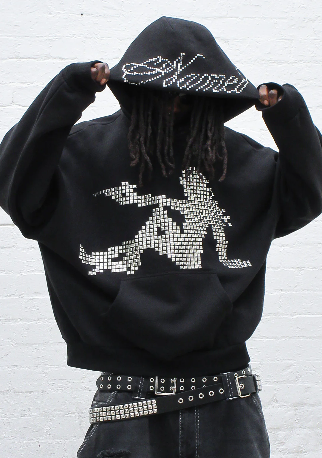 STRANGERS STUDDED SILHOUETTE PULLOVER HOODIE BLACK - Image 2