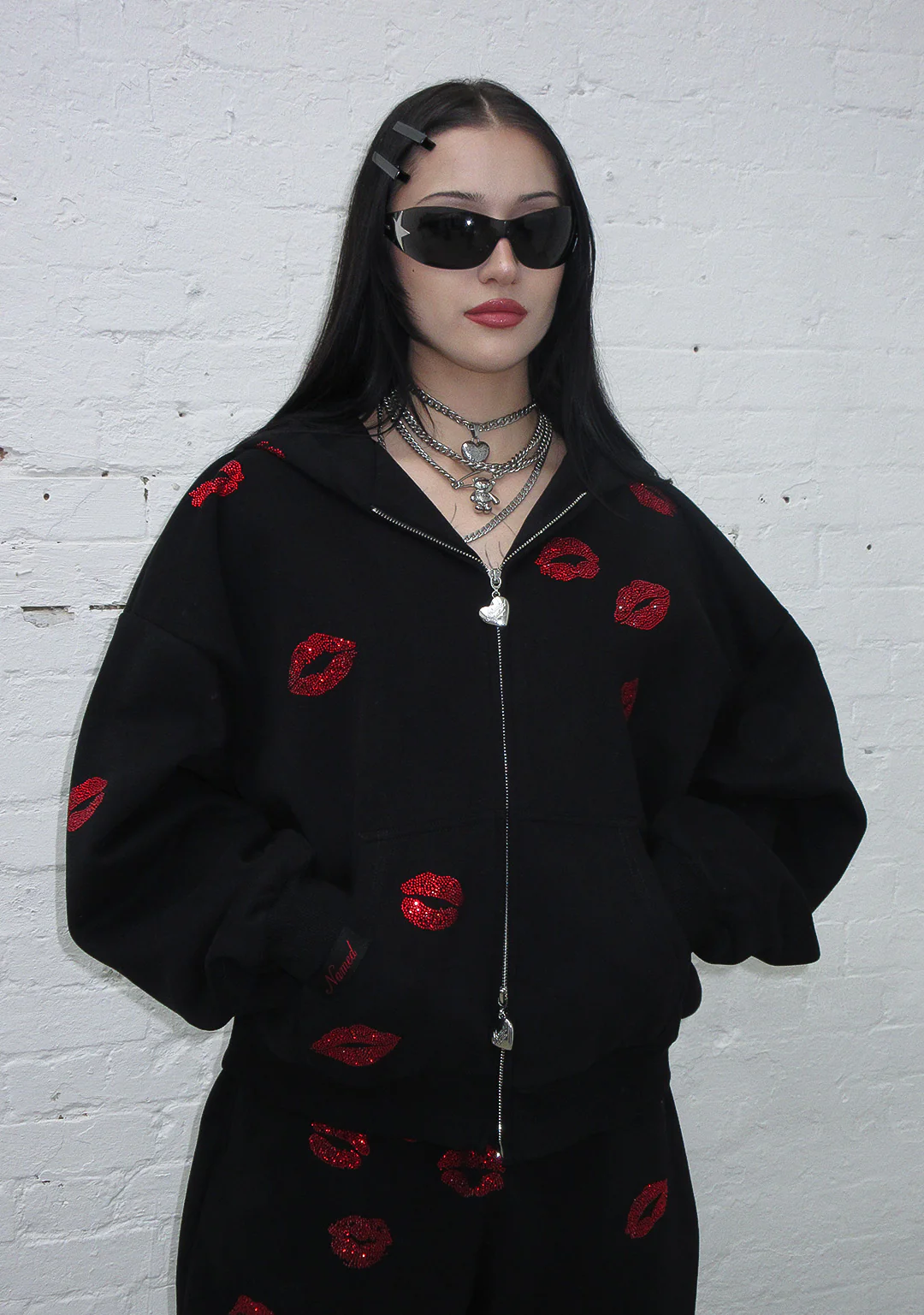 TEASE RHINESTONE KISS ZIP HOODIE BLACK - Image 2